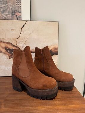Jeffrey Campbell Brown Suede Platform Chelsea Boots